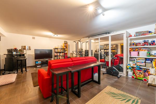 Maison d’architecte familiale avec jardin, à proximité des écoles internationales et du Parc de Saint-Cloud