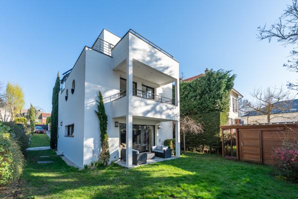 Maison d’architecte familiale avec jardin, à proximité des écoles internationales et du Parc de Saint-Cloud