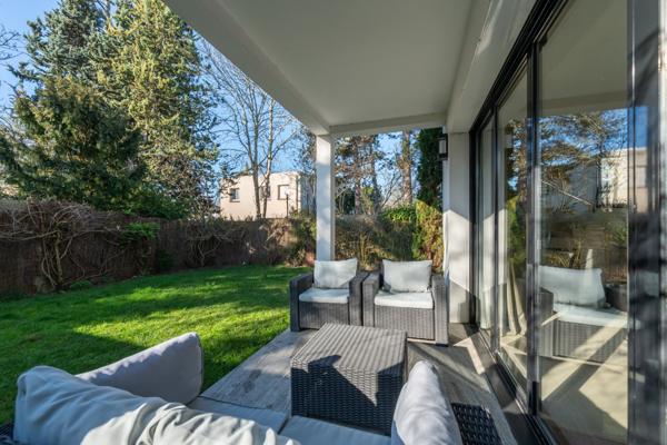 Maison d’architecte familiale avec jardin, à proximité des écoles internationales et du Parc de Saint-Cloud