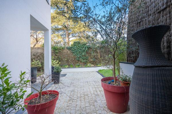 Maison d’architecte familiale avec jardin, à proximité des écoles internationales et du Parc de Saint-Cloud