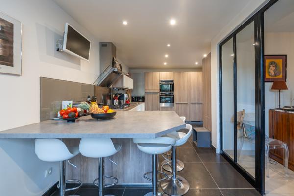 Maison d’architecte familiale avec jardin, à proximité des écoles internationales et du Parc de Saint-Cloud