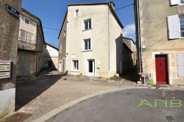 Maison de ville centre Montbron