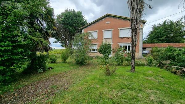 Maison individuelle à vendre à Jonzac en Charente-Maritime (17500), ref : 1870