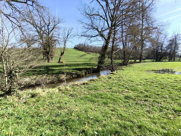 Joli terrain constructible situé à 15' à l'est de Figeac