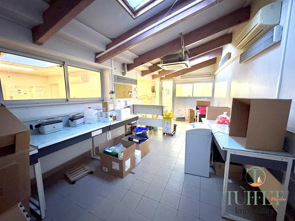 LOCAL COMMERCIAL EN PLEIN CENTRE VILLE DE MARENNES