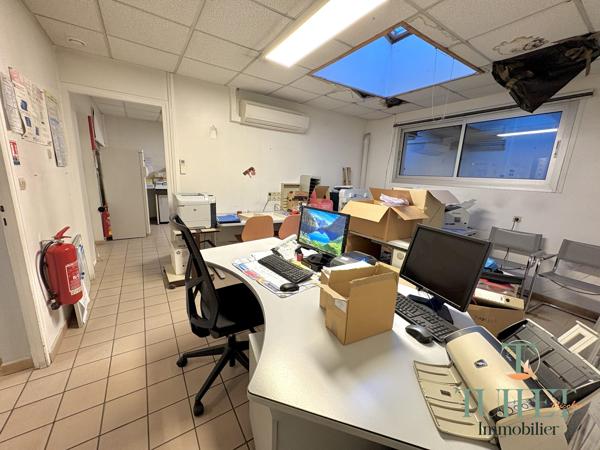LOCAL COMMERCIAL EN PLEIN CENTRE VILLE DE MARENNES