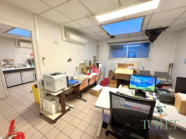LOCAL COMMERCIAL EN PLEIN CENTRE VILLE DE MARENNES