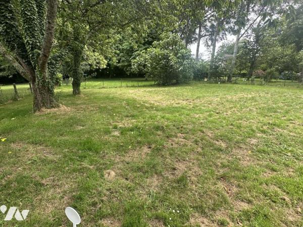 PLOUER SUR RANCE - Terrain à bâtir de 1358m² libre de constructeur.
