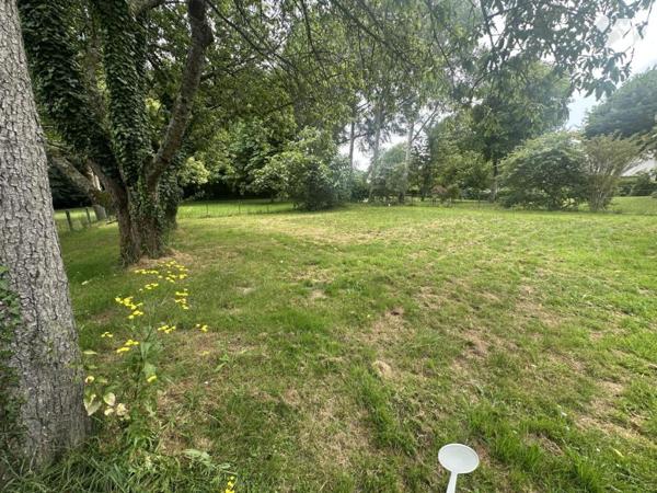PLOUER SUR RANCE - Terrain à bâtir de 1358m² libre de constructeur.