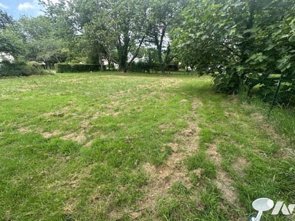 PLOUER SUR RANCE - Terrain à bâtir de 1358m² libre de constructeur.