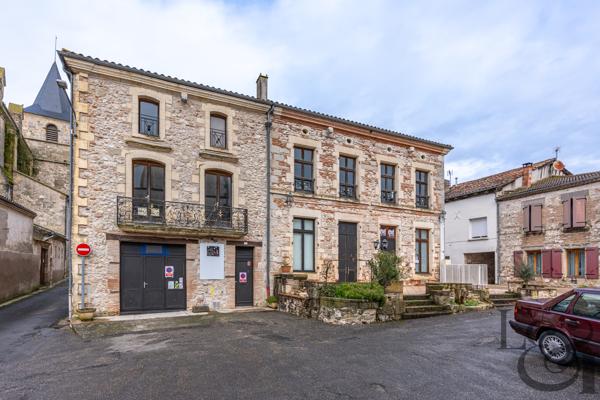 Maison de ville aménagée en salle de spectacle à vendre à Monclar d'Agenais