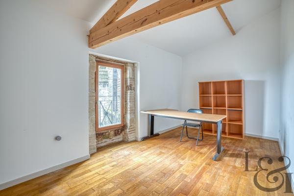 Maison de ville aménagée en salle de spectacle à vendre à Monclar d'Agenais