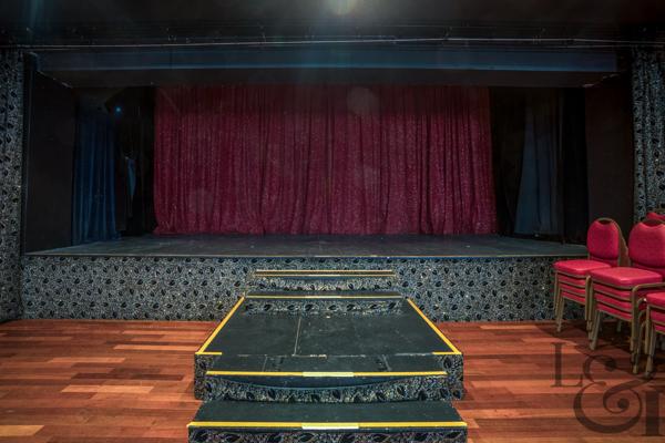 Maison de ville aménagée en salle de spectacle à vendre à Monclar d'Agenais