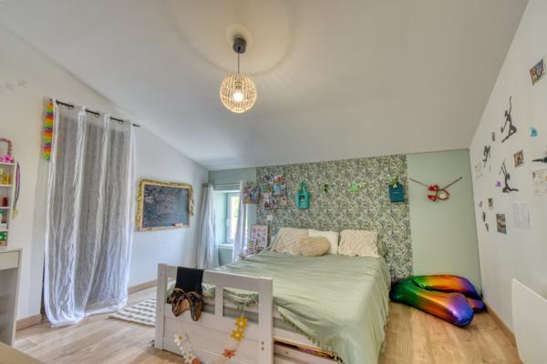 Tonnay-Charente (17430) Grande maison familiale avec dépendance et piscine