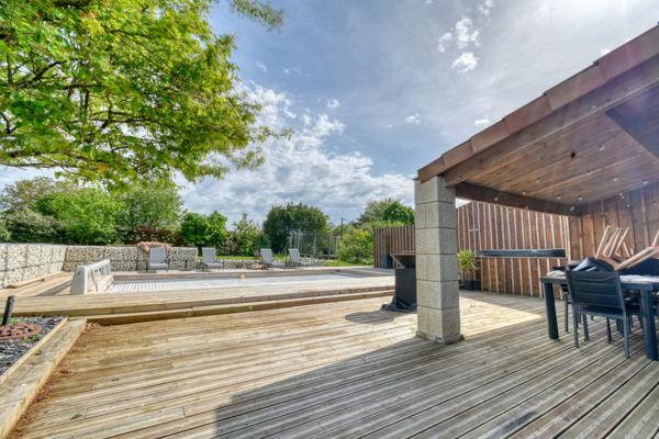 Tonnay-Charente (17430) Grande maison familiale avec dépendance et piscine