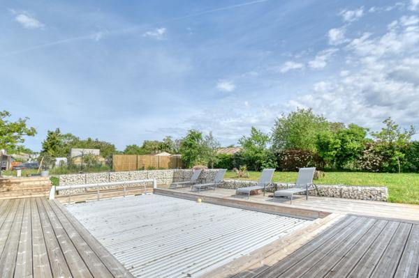 Tonnay-Charente (17430) Grande maison familiale avec dépendance et piscine