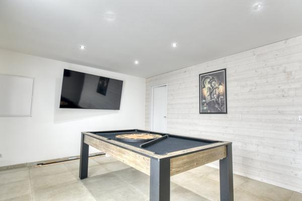 Tonnay-Charente (17430) Grande maison familiale avec dépendance et piscine