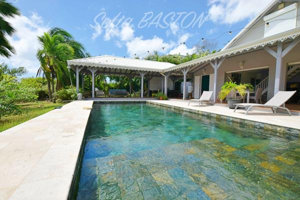 SAINTE-LUCE – Villa P7 avec piscine 7 x 4 m, Carbet - Terrasses XL et vie de plain-pied – Terrain plat 1 244 m² - (972)