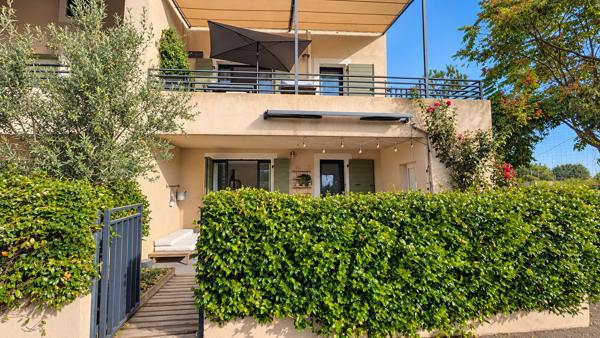 Appartement T2 avec terrasse et jardinet , parking, piscine