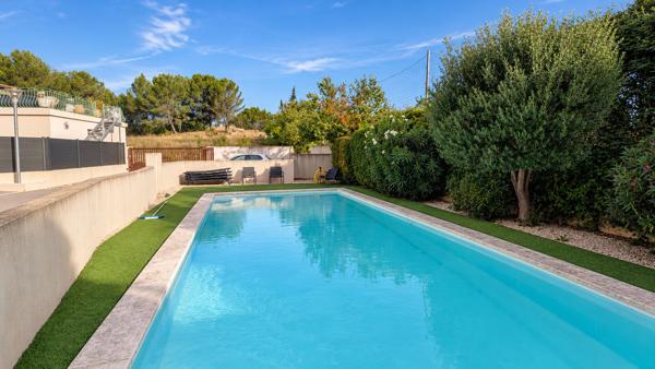 Appartement T2 avec terrasse et jardinet , parking, piscine