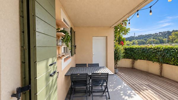 Appartement T2 avec terrasse et jardinet , parking, piscine