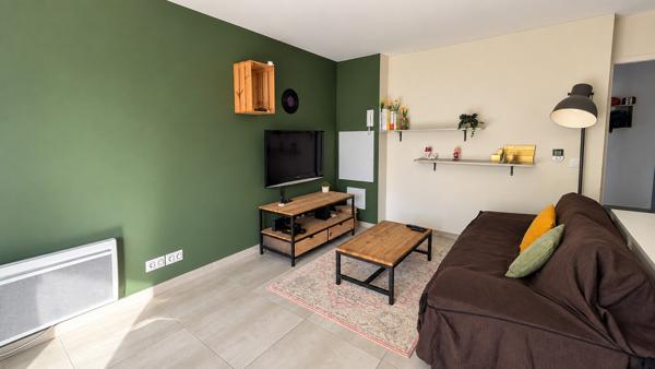 Appartement T2 avec terrasse et jardinet , parking, piscine