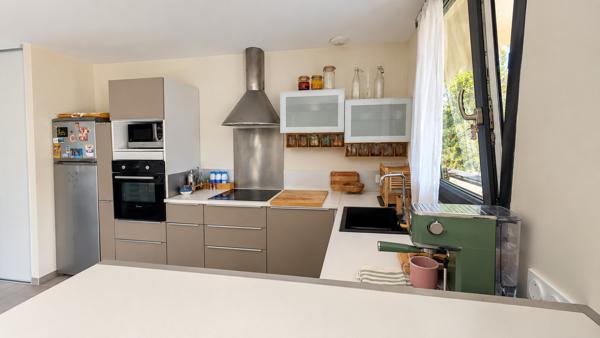 Appartement T2 avec terrasse et jardinet , parking, piscine