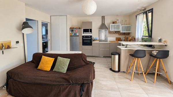 Appartement T2 avec terrasse et jardinet , parking, piscine