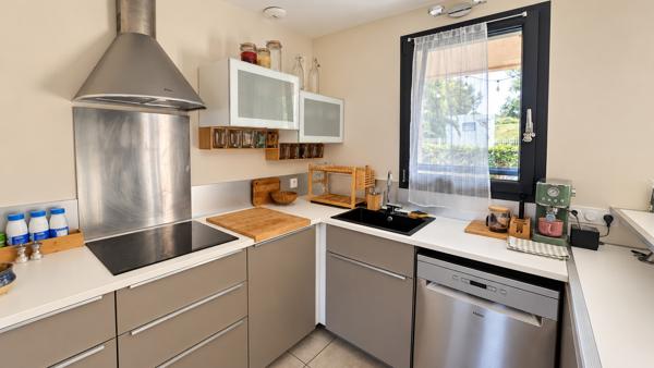 Appartement T2 avec terrasse et jardinet , parking, piscine