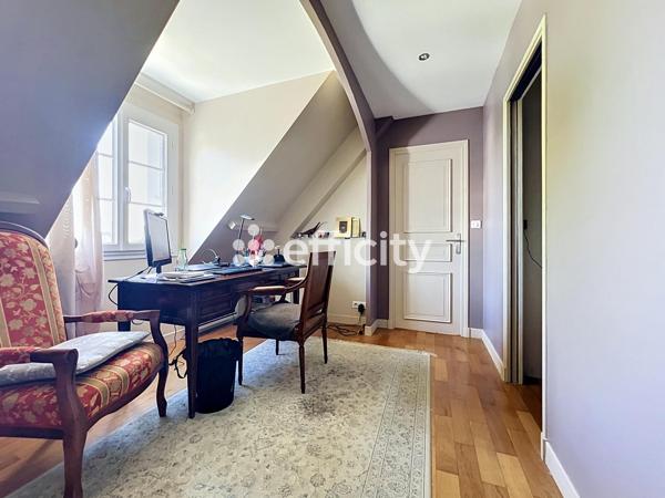 Maison
         8 pièces
        - 182 m² Exclusivité 499 000 € *