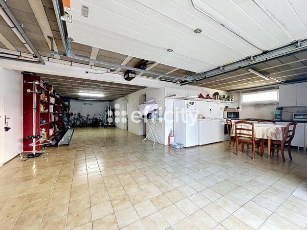 Maison
         8 pièces
        - 182 m² Exclusivité 499 000 € *
