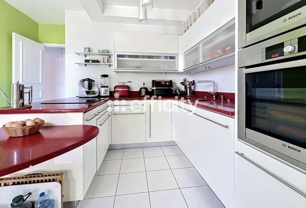 Maison
         8 pièces
        - 182 m² Exclusivité 499 000 € *