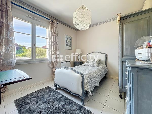Maison
         8 pièces
        - 182 m² Exclusivité 499 000 € *