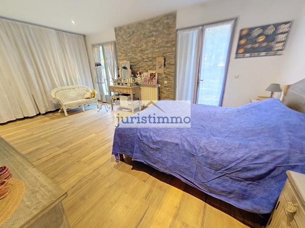 Uchaux (84100) Grande Maison avec Piscine à Débordement à Uchaux sur 3000m²