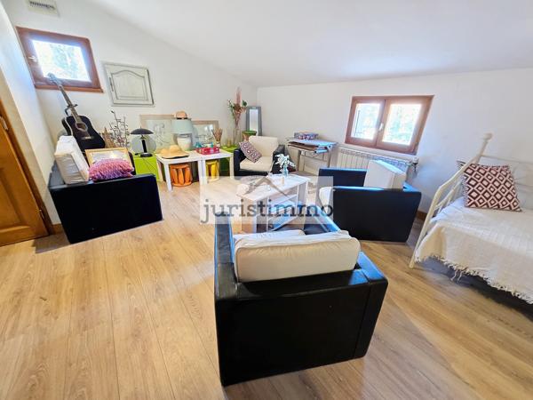 Uchaux (84100) Grande Maison avec Piscine à Débordement à Uchaux sur 3000m²