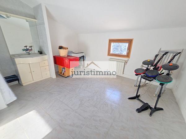 Uchaux (84100) Grande Maison avec Piscine à Débordement à Uchaux sur 3000m²