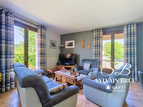 Maison familiale de plain-pied, garage et environnement calme
