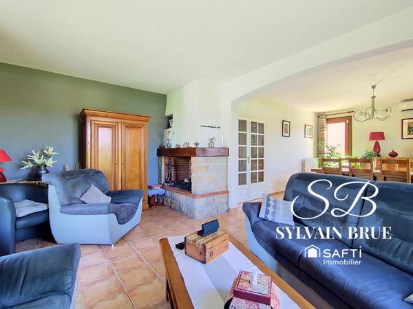 Maison familiale de plain-pied, garage et environnement calme