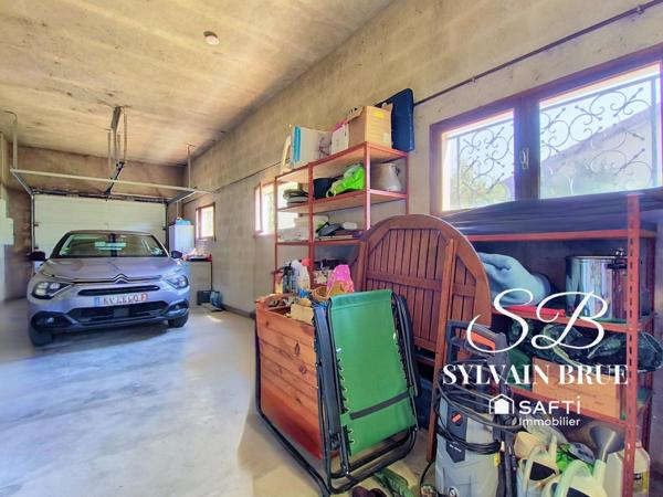 Maison familiale de plain-pied, garage et environnement calme