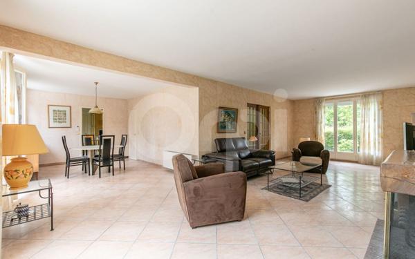 Maison à vendre    7 pièces •  La Queue-en-Brie