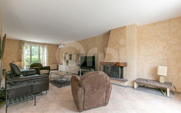 Maison à vendre    7 pièces •  La Queue-en-Brie