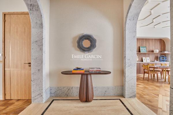 A vendre- Appartement  3 chambres - 75008 - Paris - Triangle D'Or - Balcon filant