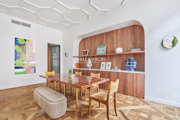 A vendre- Appartement  3 chambres - 75008 - Paris - Triangle D'Or - Balcon filant
