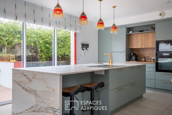 Maison familiale à l’abri des regards, à quelques pas de l’océan.