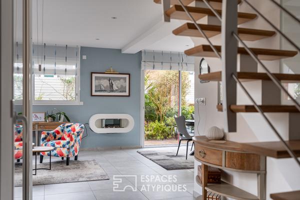 Maison familiale à l’abri des regards, à quelques pas de l’océan.