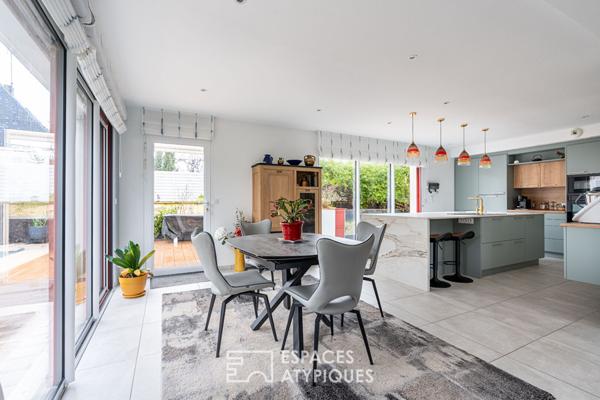 Maison familiale à l’abri des regards, à quelques pas de l’océan.