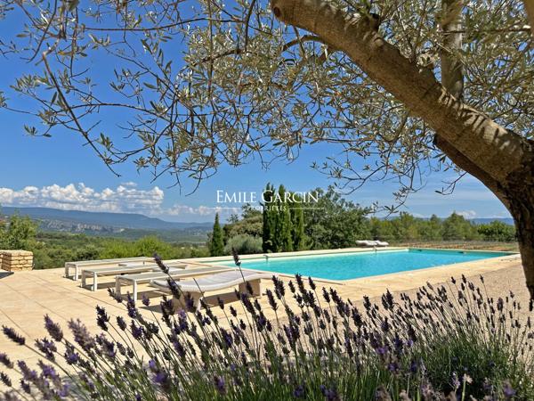 A vendre - Maison rénovée - Face au Luberon