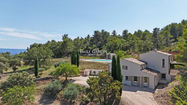 A vendre - Maison rénovée - Face au Luberon