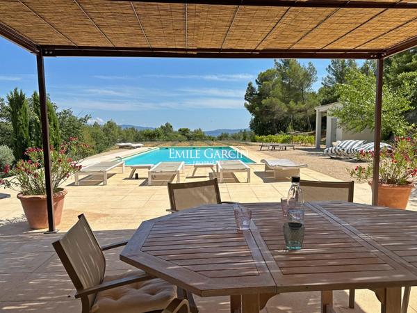 A vendre - Maison rénovée - Face au Luberon
