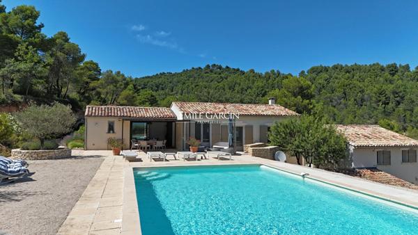 A vendre - Maison rénovée - Face au Luberon